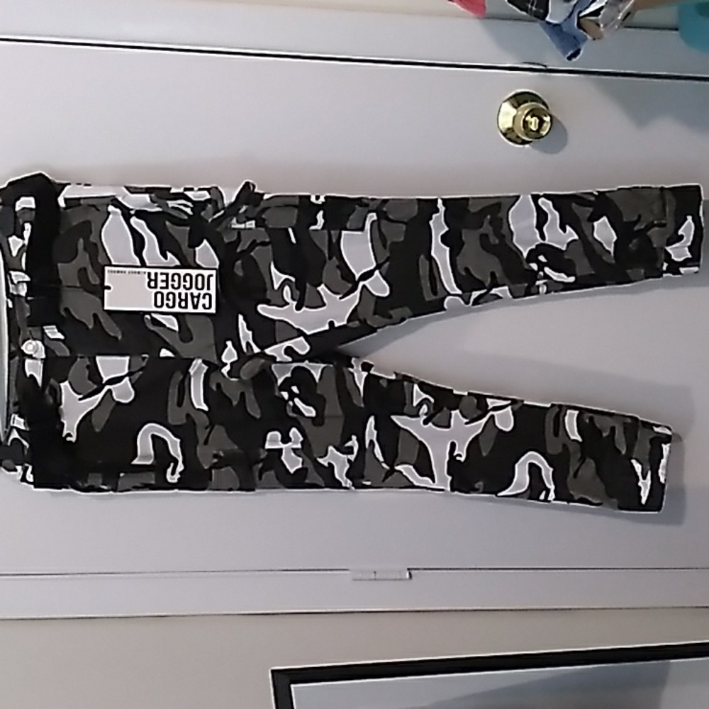 NWT Camouflage cargo jogger